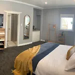 Quiet, Cozy, Central And Upmarket Auckland