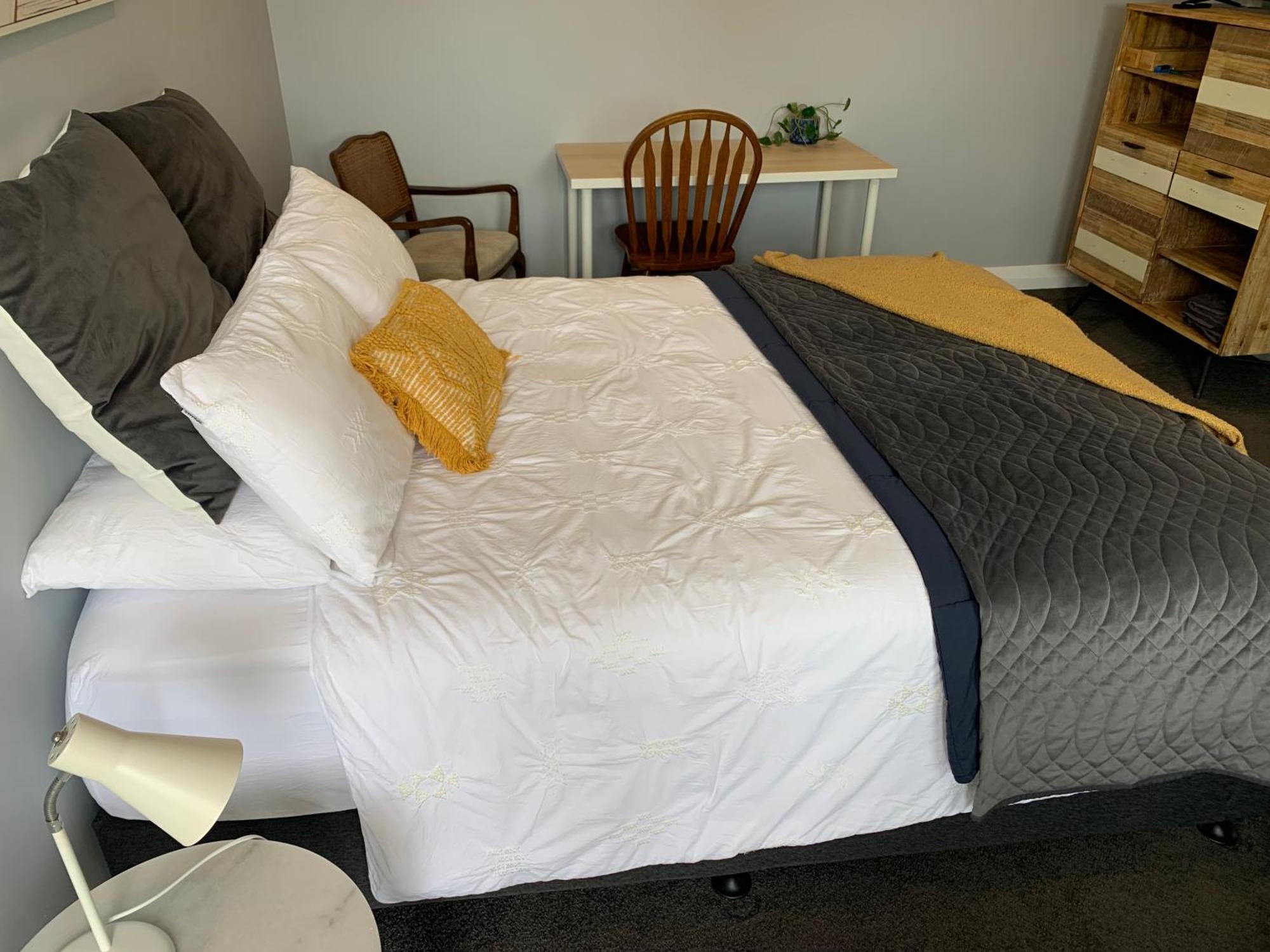 Quiet, Cozy, And Upmarket Guest house Auckland